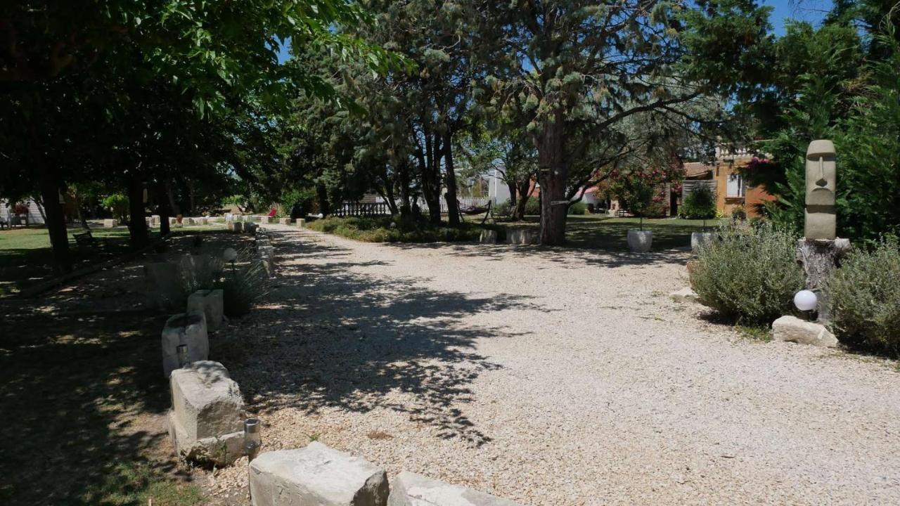 Mas Maurane - L'Olivier Avec Spa Prive Aux Portes D'Arles Tarascon Bagian luar foto
