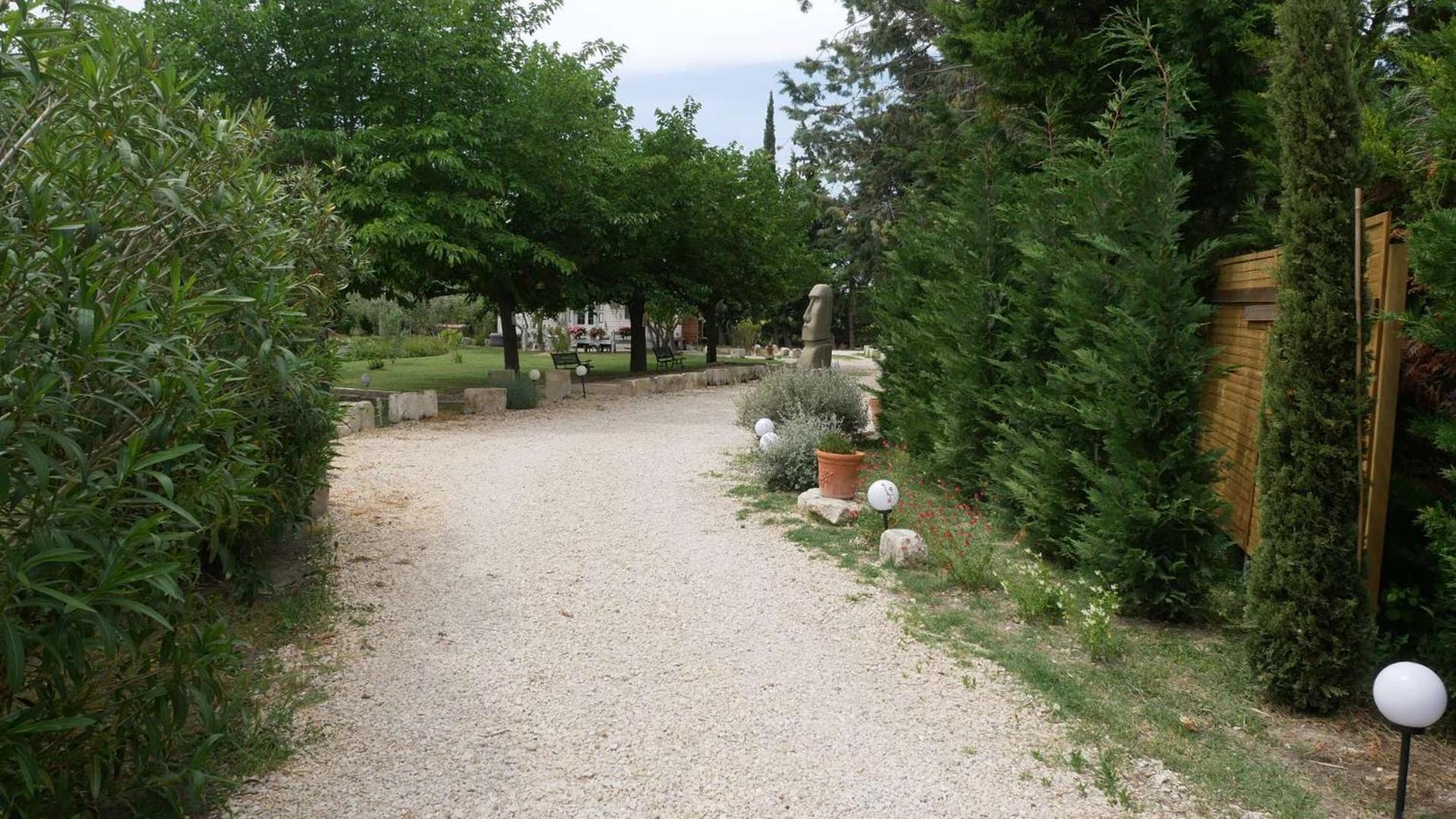 Mas Maurane - L'Olivier Avec Spa Prive Aux Portes D'Arles Tarascon Bagian luar foto